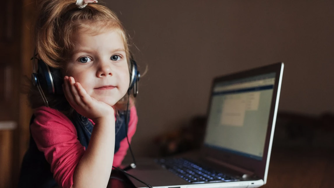 Ilustración para el artículo: Monitoreo sin control excesivo: equilibrio entre confianza y seguridad