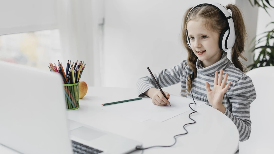 Illustration for the article: Info-Scamming in Online Courses: How to Choose Quality Education