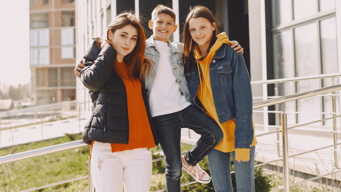 Ilustracja do artykułu: Pookie co to znaczy? Poradnik dla rodziców po slangu nastolatków