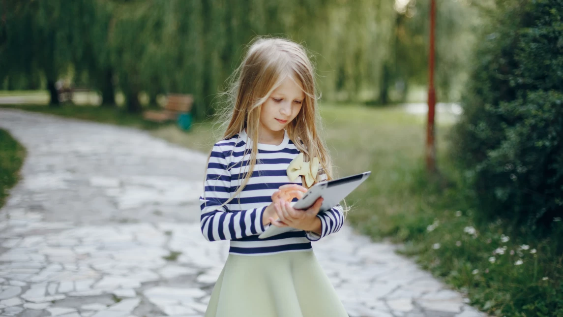 Ilustracja do artykułu: Jak sprawdzić lokalizację dziecka przez telefon