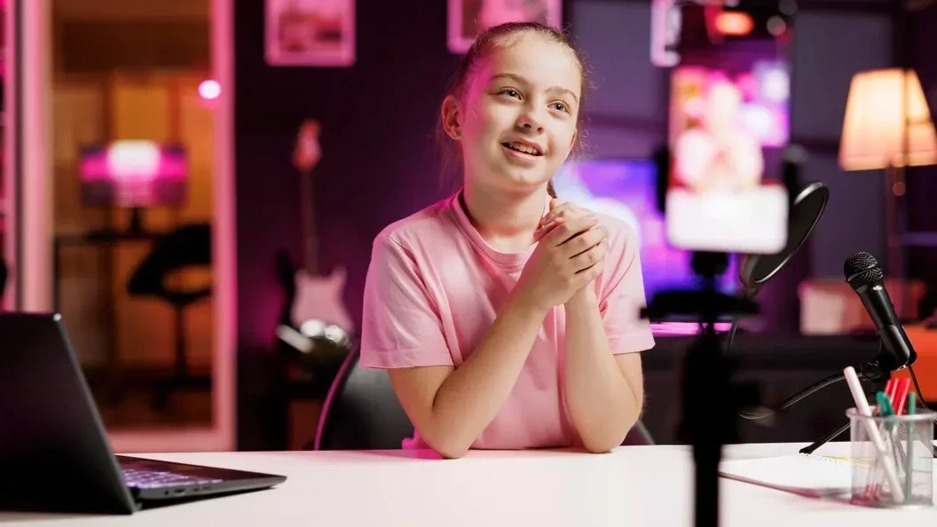 Illustration for the article: Online Safety for Young Bloggers and Streamers