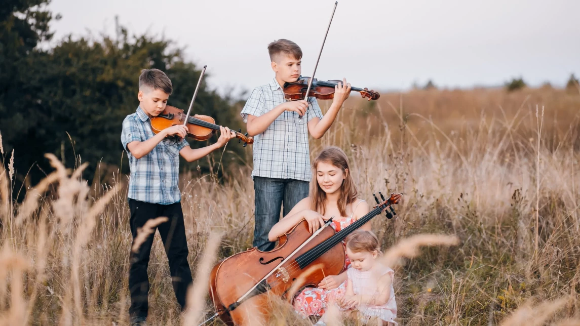 Illustration for the article: How to Find a New Shared Hobby That Captivates the Whole Family