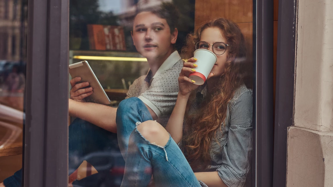 Illustration for the article: Bubble Tea, Matcha, and Zero Drinks: Trends Among Teens