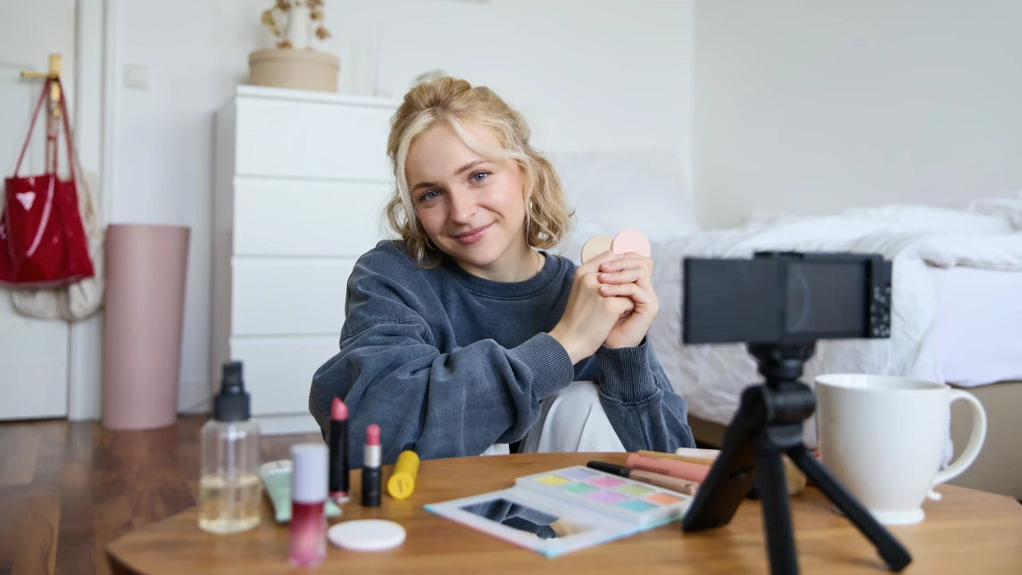 Ilustración para el artículo: ¿Qué es GRWM y cómo afecta esta tendencia a los niños y adolescentes?