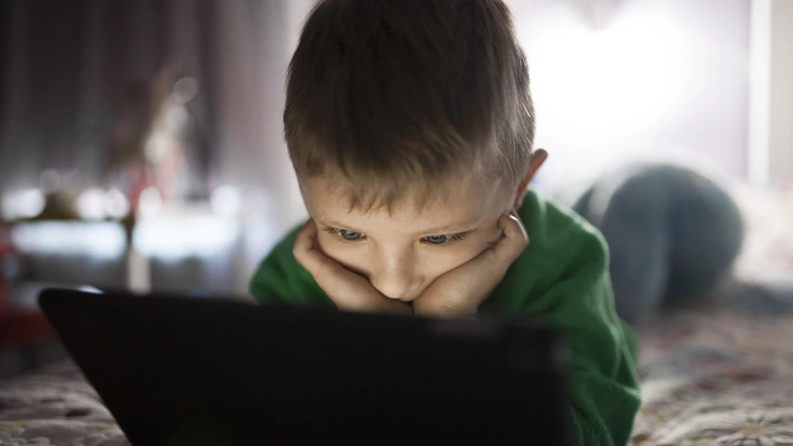 Illustration for the article: How to Block Adult Websites on Your Child’s Phone