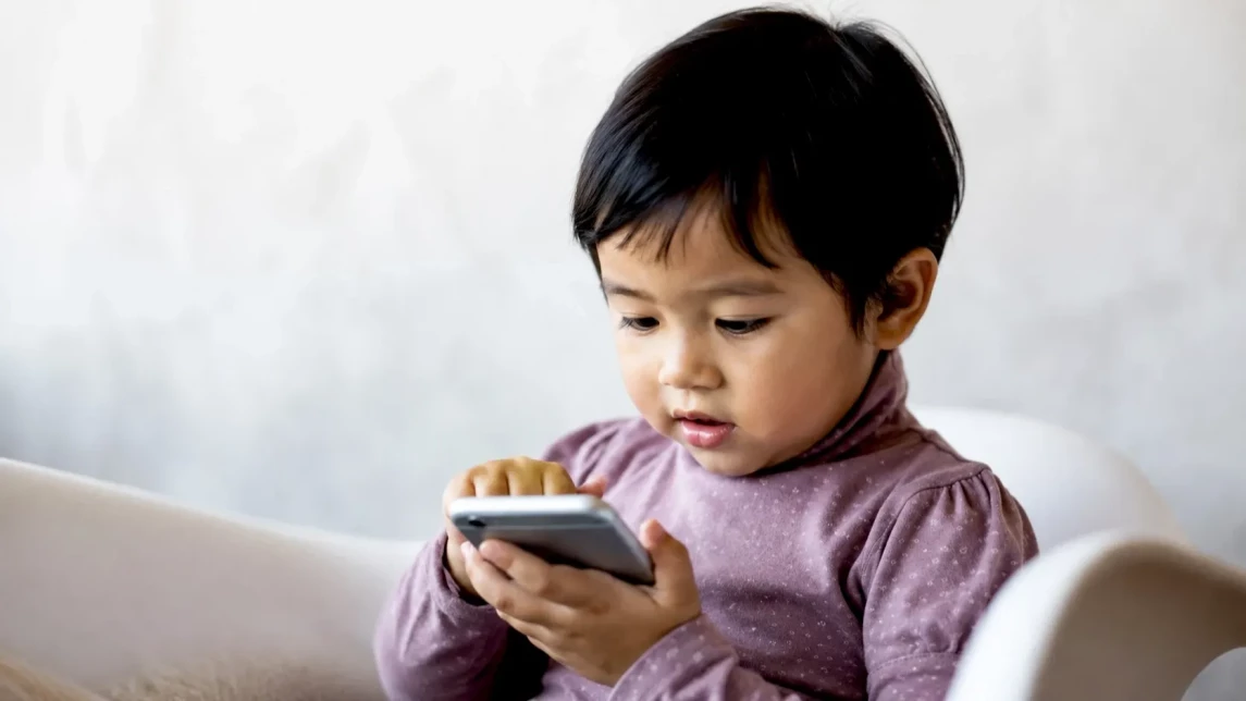 Ilustrasi untuk artikel: Kapan Sebaiknya Membelikan Ponsel Pertama untuk Anak?