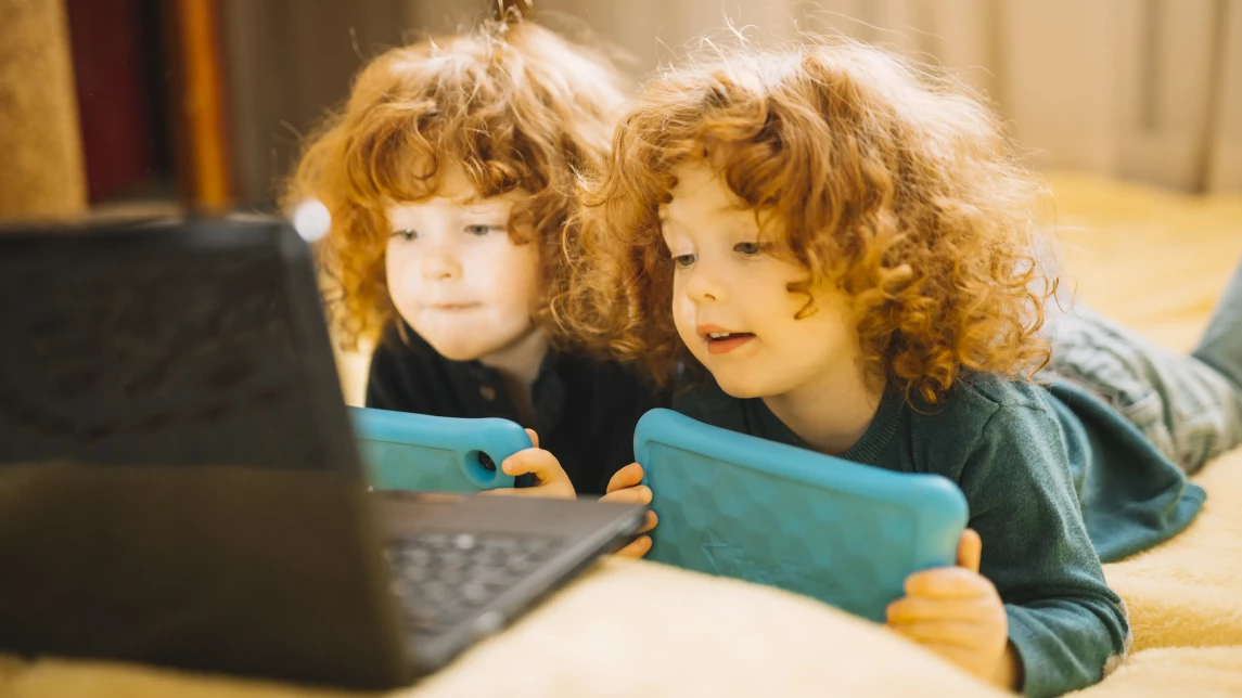 記事用イラスト： インターネットのペアレンタルコントロール：子どもに危険なサイトと安全なブロック方法