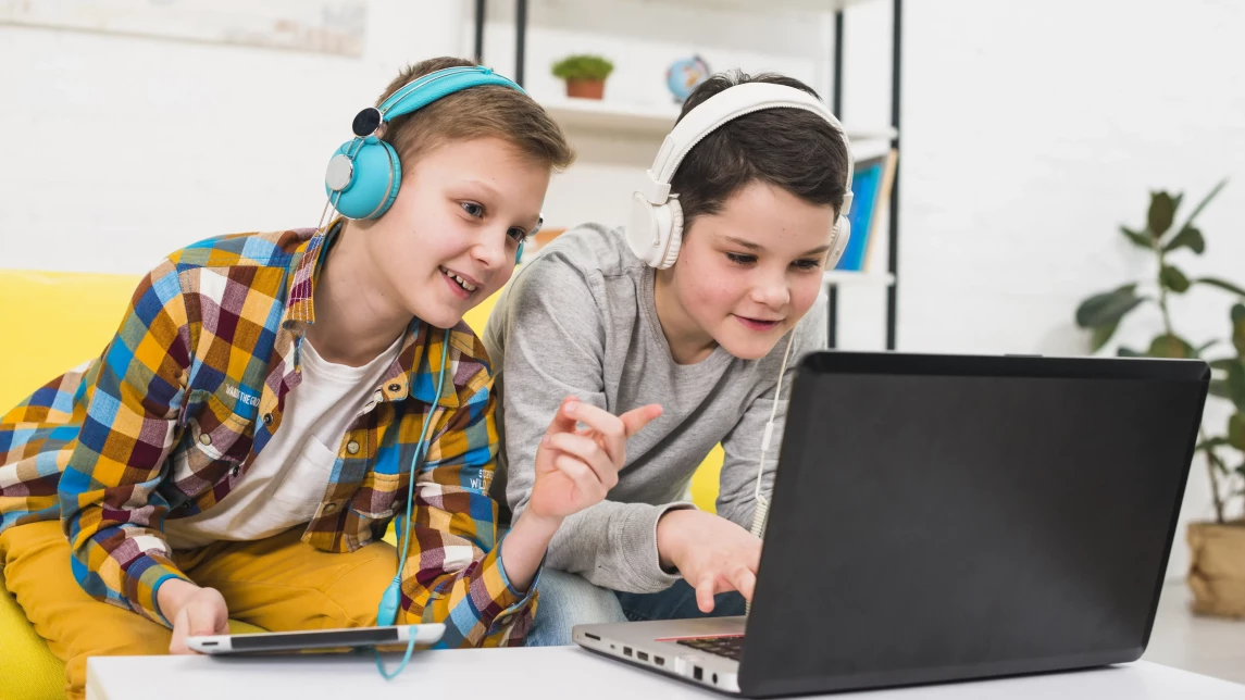 Ilustracja do artykułu: Kreatywność dzieci w tworzeniu treści: jak wspierać i rozwijać talenty