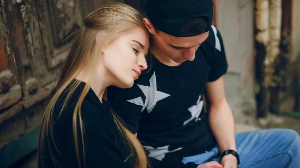 Ilustracja do artykułu: Co oznacza 143 w wiadomościach dzieci: Przewodnik dla rodziców