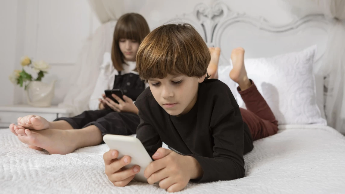 Illustration for the article: How to Spot Suspicious or Hidden Apps on Your Child’s Phone