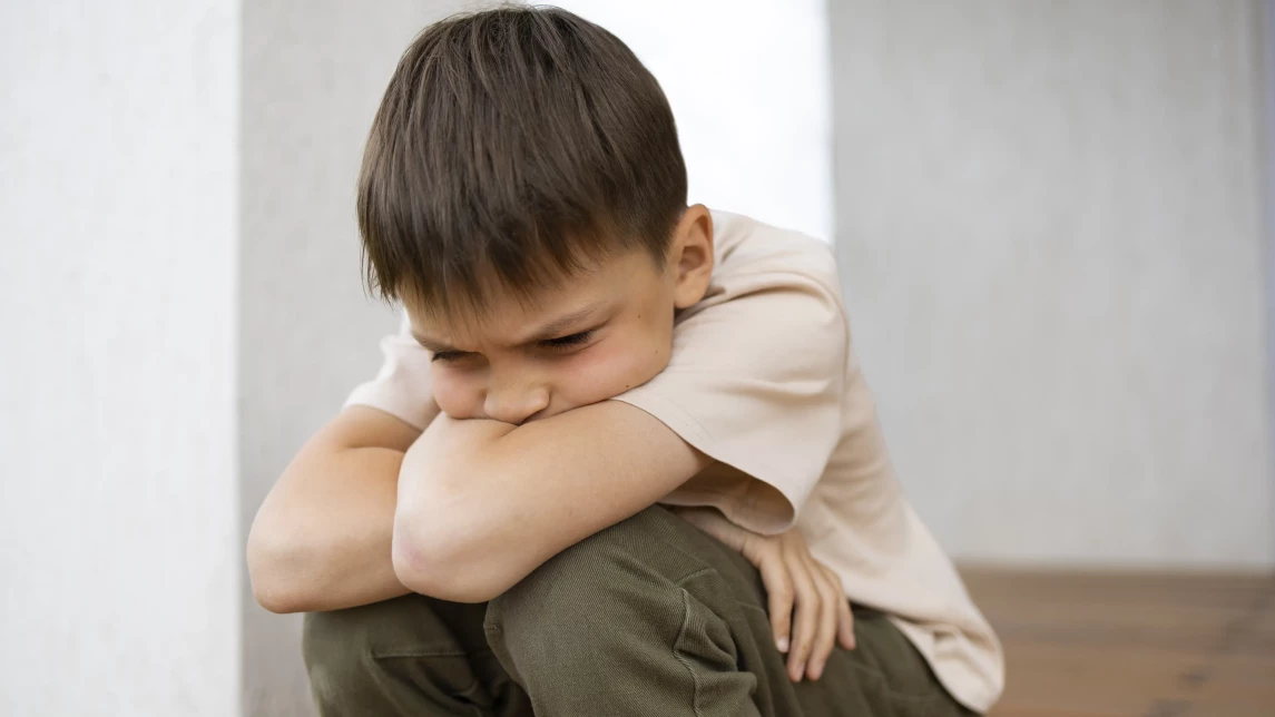 記事用イラスト： 子どものメンタルヘルス：うつ病の原因、自殺願望の兆候、認識と支援の方法