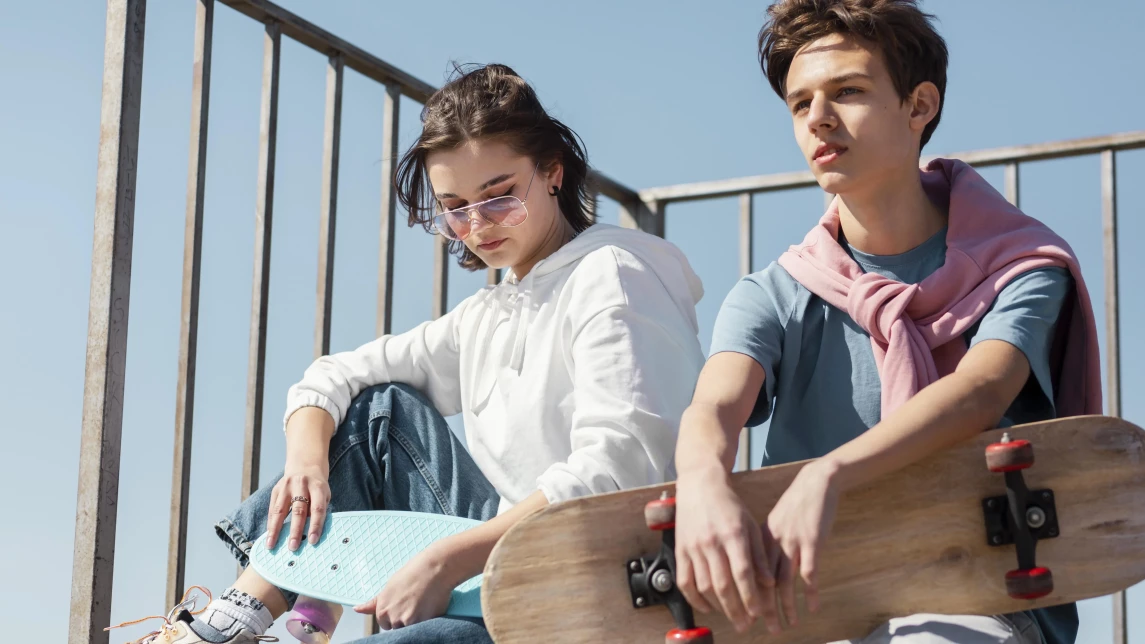 Illustration for the article: Adolescence Features and Risk Factors